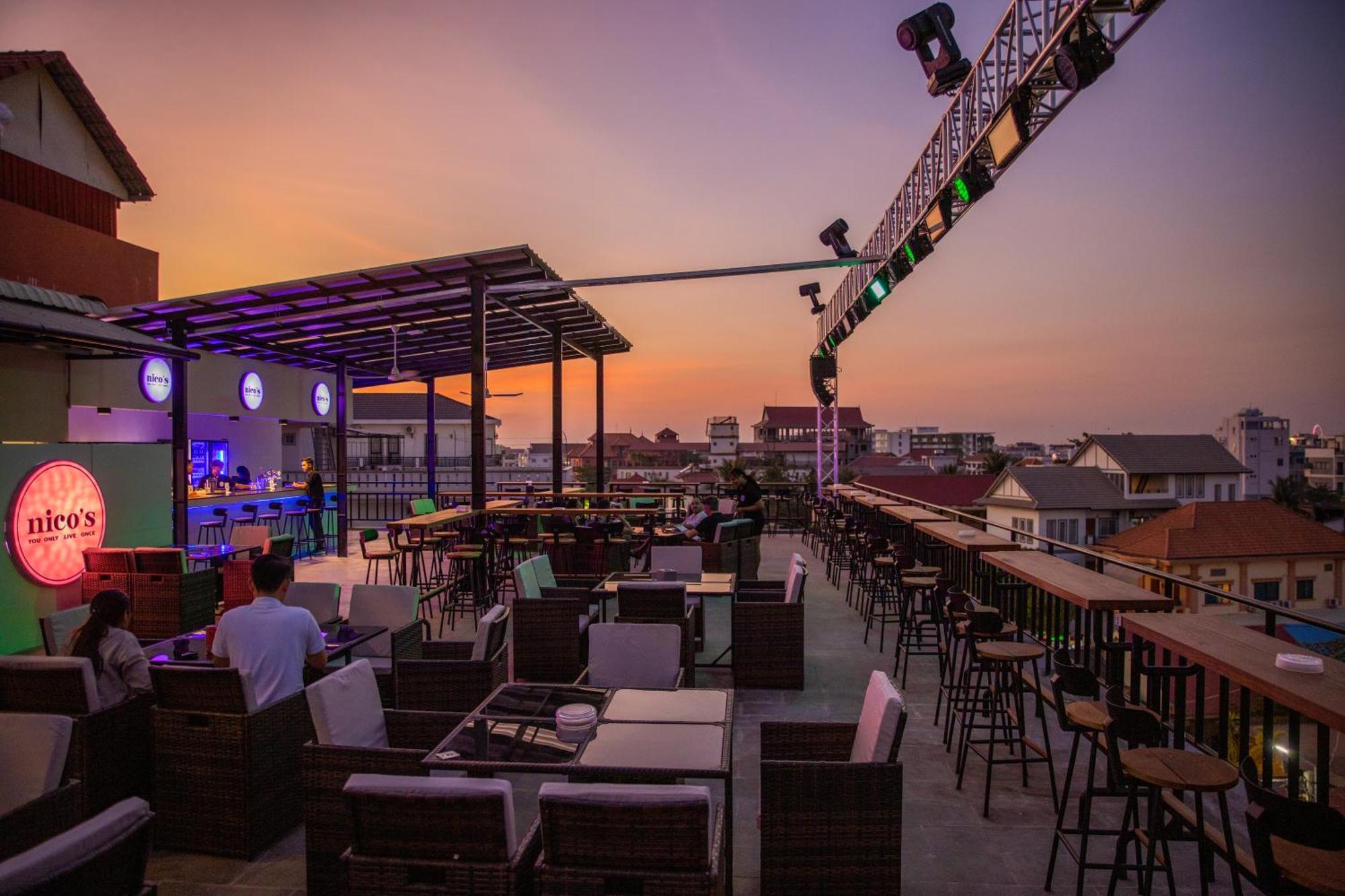 Nico'S Hotel And Skybar Ciudad de Siem Riep Exterior foto